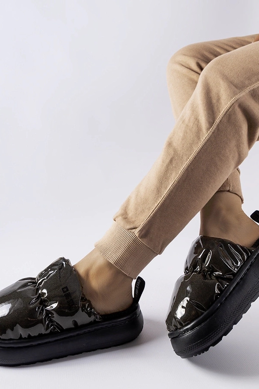 Czarne ocieplane kapcie Big Star...