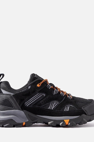 Czarne obuwie trekkingowe...