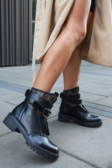 Black Valdez insulated boots