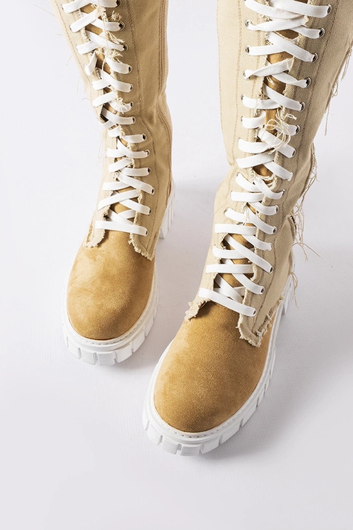 Beżowe materiałowe ocieplane kozaki...