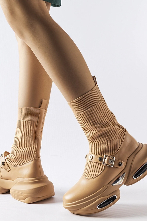 Beżowe botki ze skarpetkową cholewką... Beżowe botki ze skarpetkową cholewką...