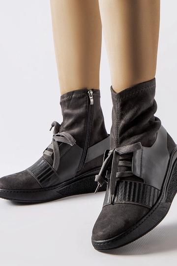 Black Valdez insulated boots