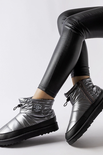 Black snowboots Arana 2