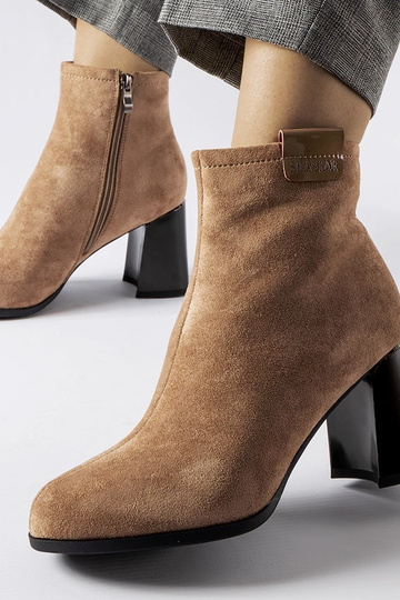 Beżowe eleganckie botki na...