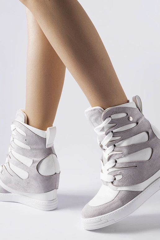 Biało-szare sneakersy na koturnie...