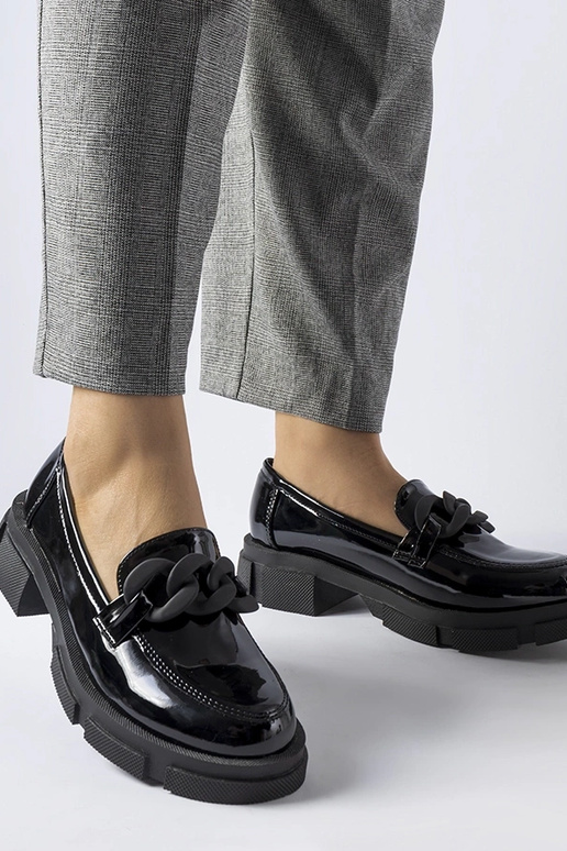 Czarne lakierowane mokasyny z...