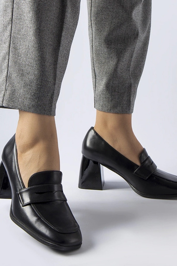 Beige high heel pumps Unos