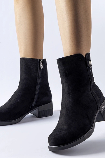 Czarne ocieplane botki ze...