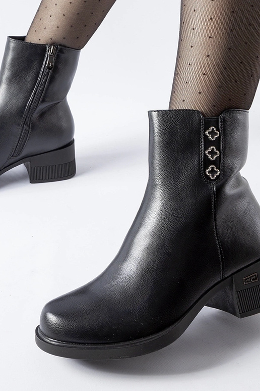 Czarne ocieplane botki z cyrkoniami... Czarne ocieplane botki z cyrkoniami...