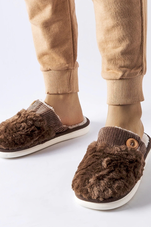 Black slippers with fur insulated Valle