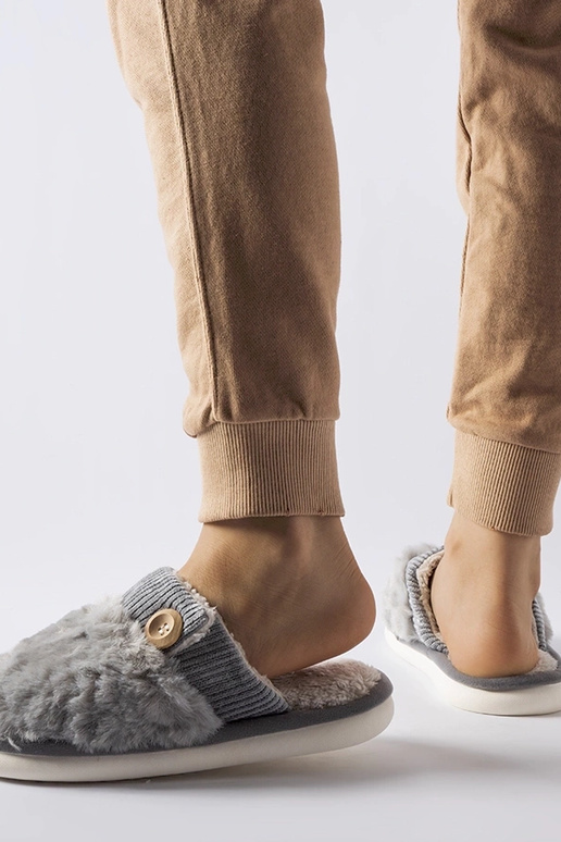 Black slippers with fur insulated Valle