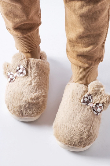 Black slippers with fur... 2