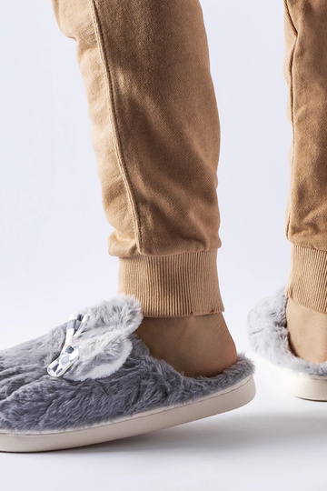 Black slippers with fur... 2