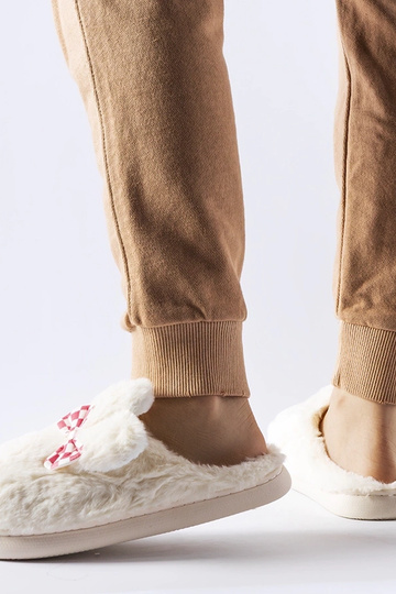 Black slippers with fur... 2