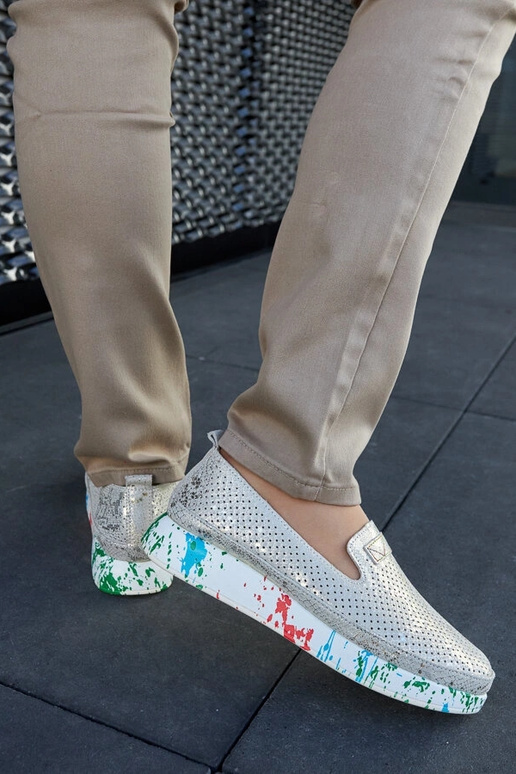 Beżowe półbuty na kolorowym koturnie... Beżowe półbuty na kolorowym koturnie...