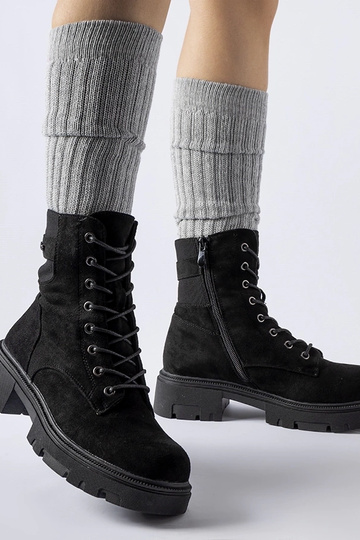 Black boots workery