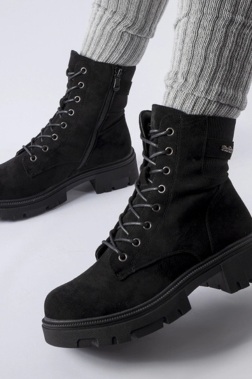 Black boots workery 2