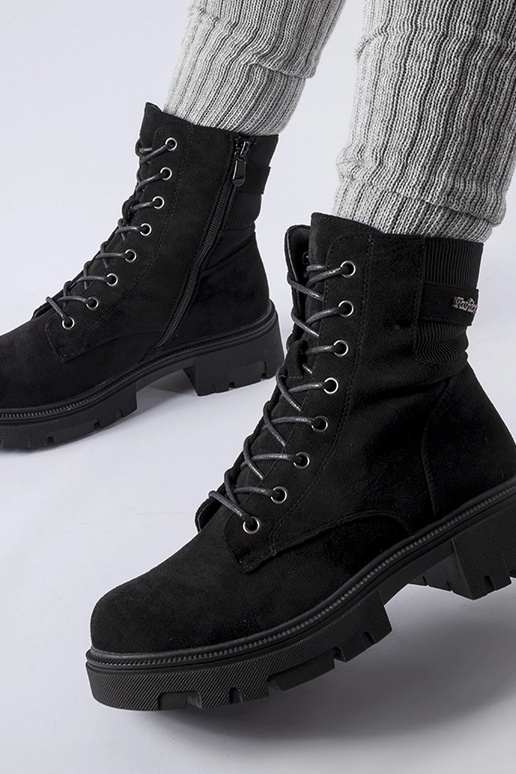 Black boots workery Black boots workery