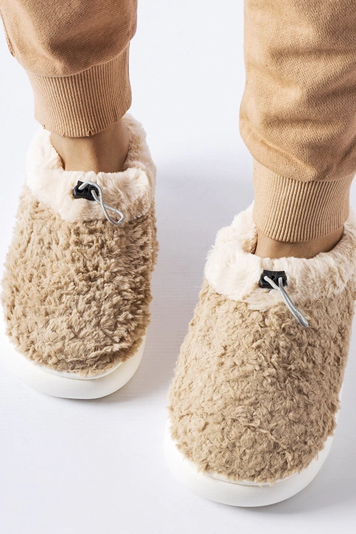Black slippers with fur insulated Valle