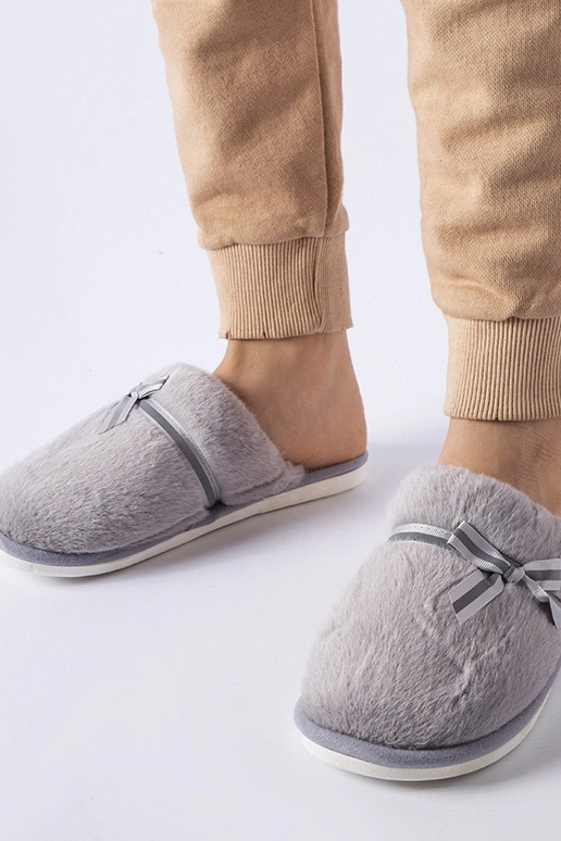 Black slippers with fur insulated Valle