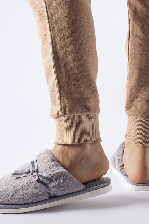 Black slippers with fur insulated Valle