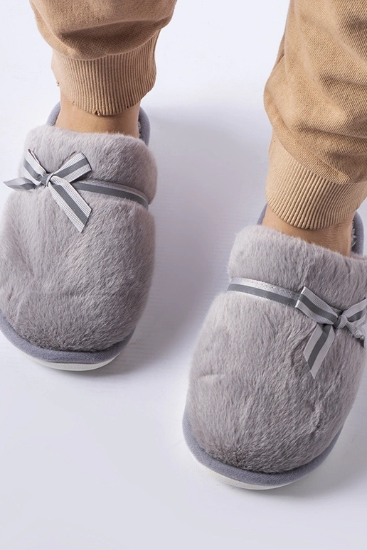 Black slippers with fur insulated Valle