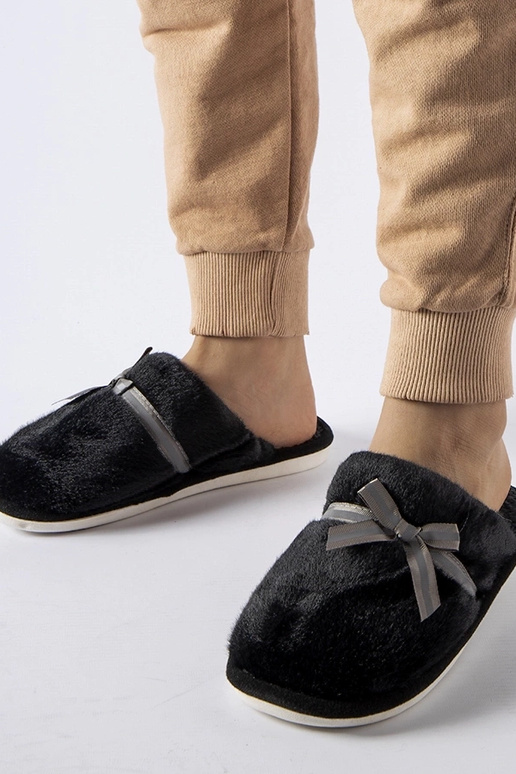 Black slippers with fur insulated Valle
