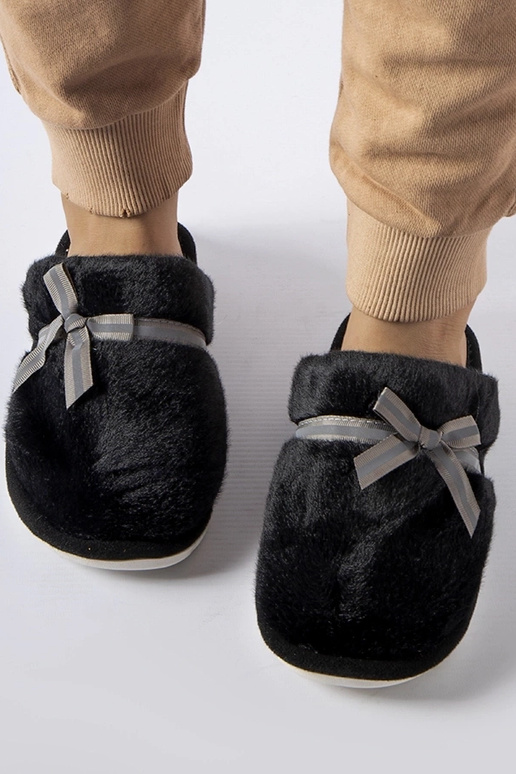 Black slippers with fur insulated Valle