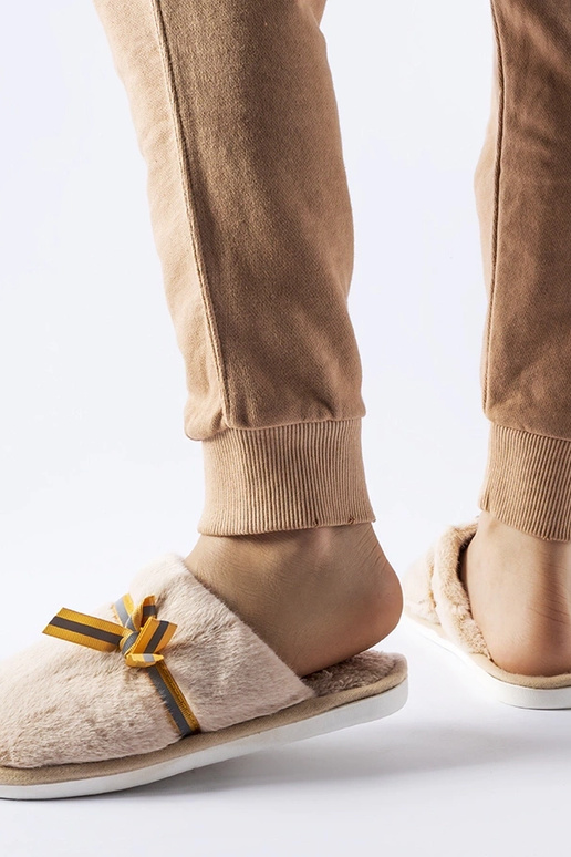 Black slippers with fur insulated Valle