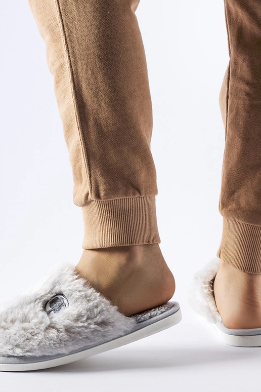 Black slippers with fur insulated Valle