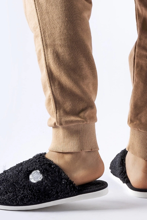 Black slippers with fur insulated Valle