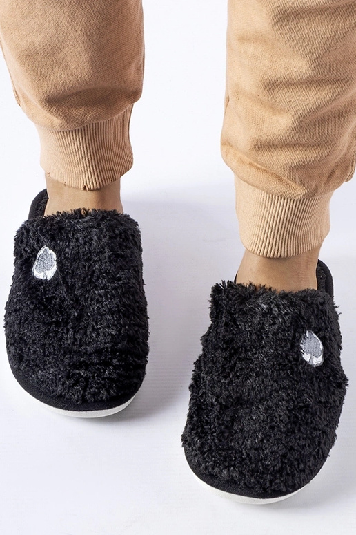 Black slippers with fur insulated Valle