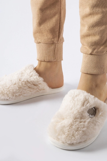 Black slippers with fur... 2