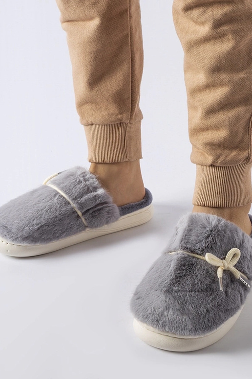 Black slippers with fur insulated Valle