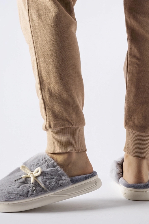 Black slippers with fur insulated Valle