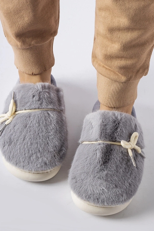 Black slippers with fur insulated Valle