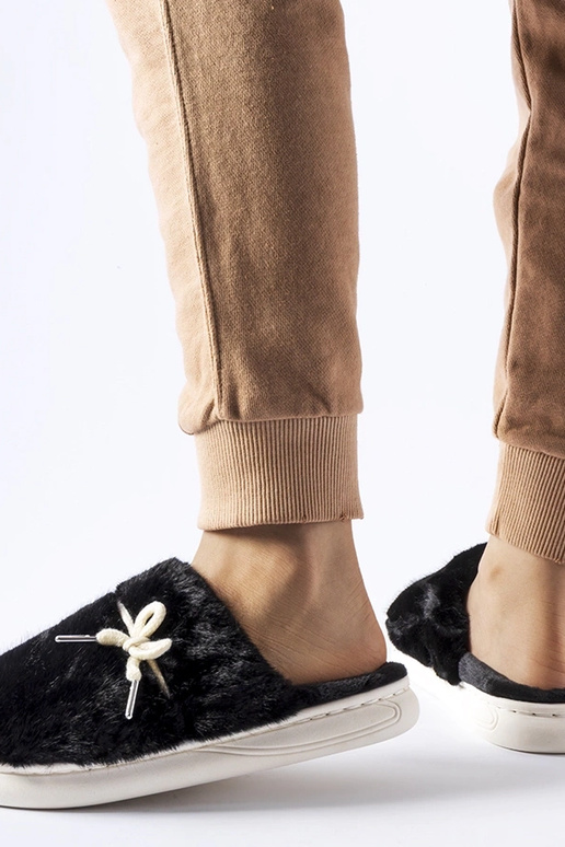 Black slippers with fur insulated Valle