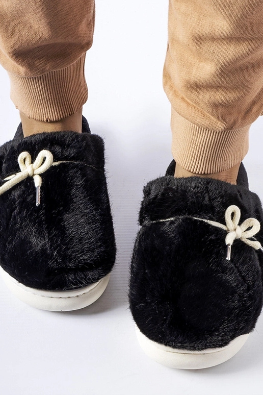 Black slippers with fur insulated Valle