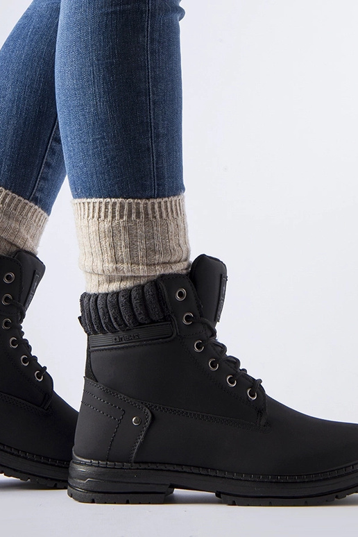 Beige insulated boots with chain... Beige insulated boots with chain...