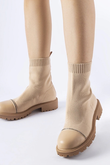 Brązowe skarpetowe botki z...