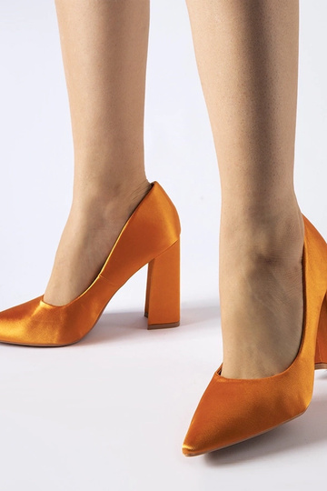 Beige high heels Thrower