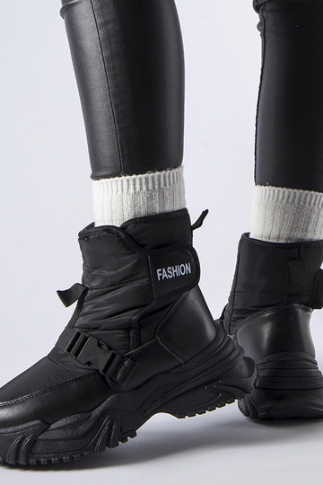 Black snowboots Arana 2