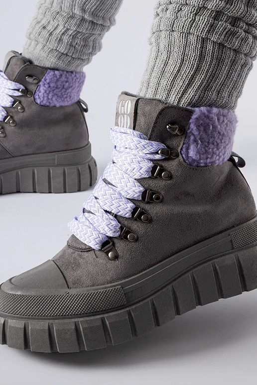 Szare botki z fioletowymi akcentami... Szare botki z fioletowymi akcentami...