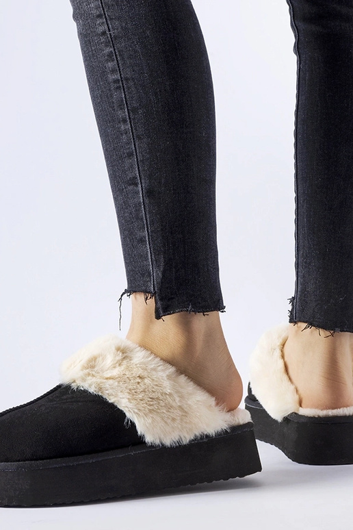 Black slippers with fur insulated Valle