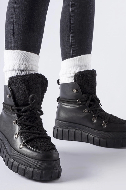 Czarne botki na masywnej platformie... Czarne botki na masywnej platformie...