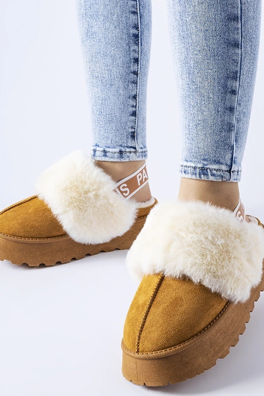 Black slippers with fur insulated Valle