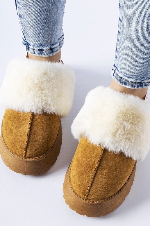 Black slippers with fur insulated Valle