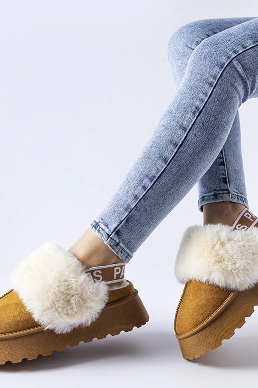 Black slippers with fur insulated Valle