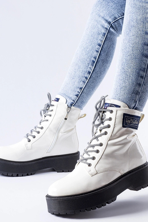 Black patent leather insulated boots... Black patent leather insulated boots...