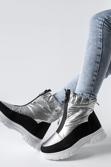 Black snowboots Arana 2